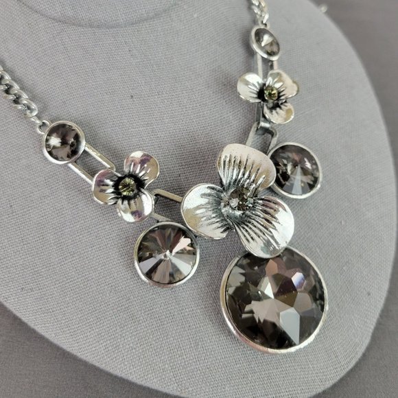 Jewelry - Chunky Silver Flower & Faceted Gray Rhinestone Necklace